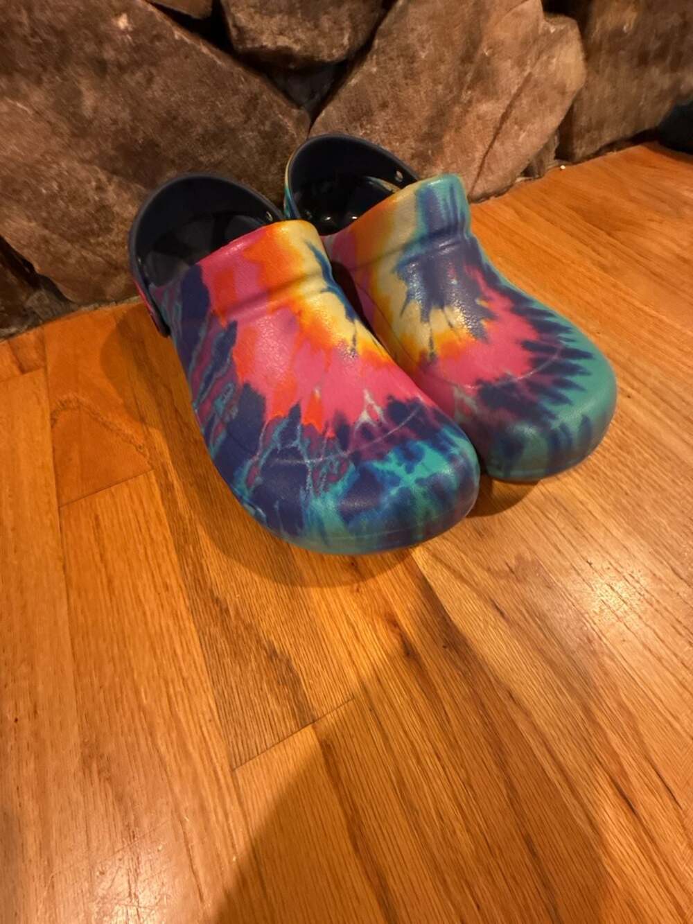 Crocs Unisex Bistro Tie Dye Graphic Slip-Resistant Work Clogs - Picture 2 of 9